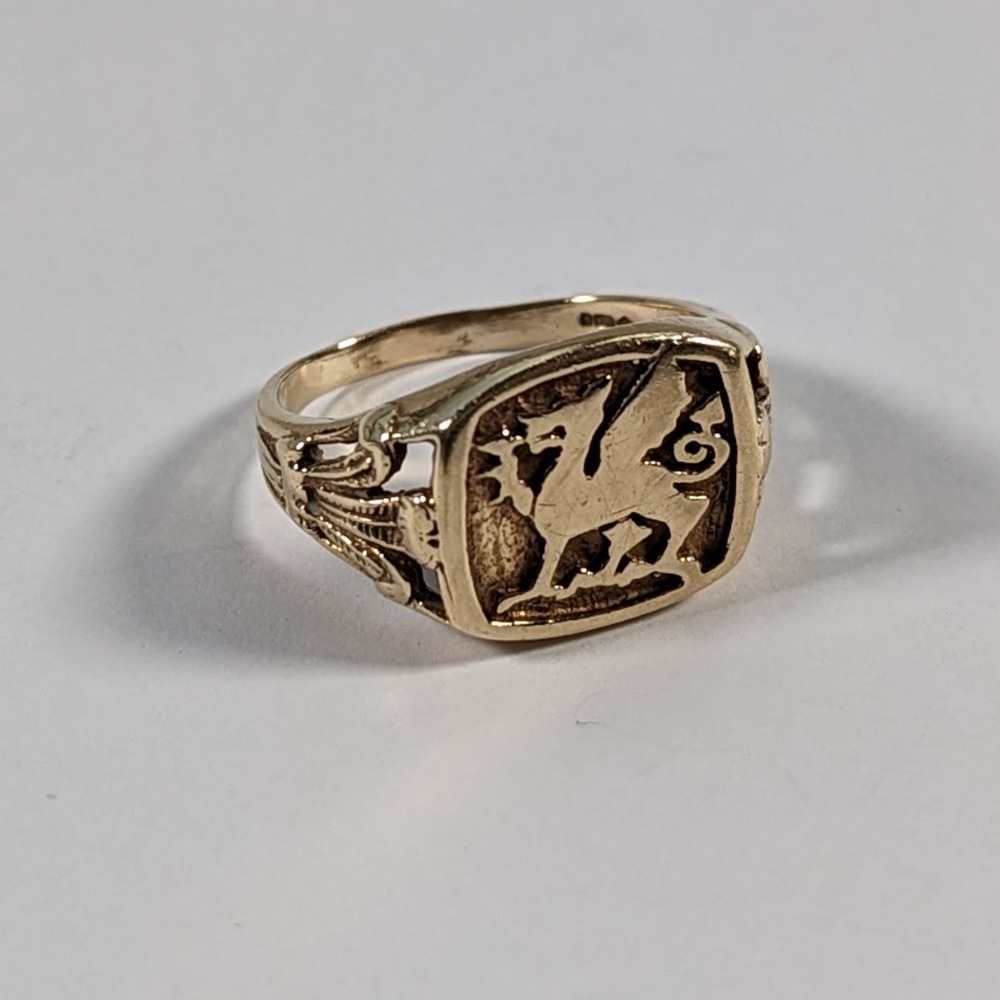 Pre-owned 9ct Gold Welsh Dragon Signet Ring Size W1/2 - Own4Less